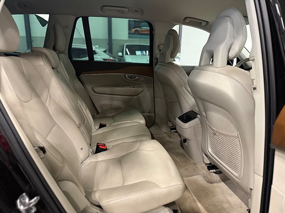 Volvo XC90 13 of 25