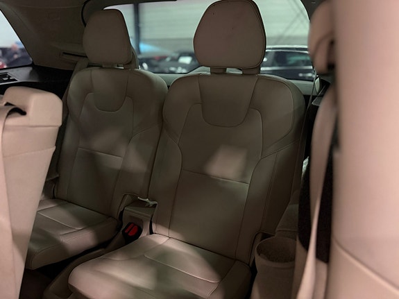 Volvo XC90 14 of 25