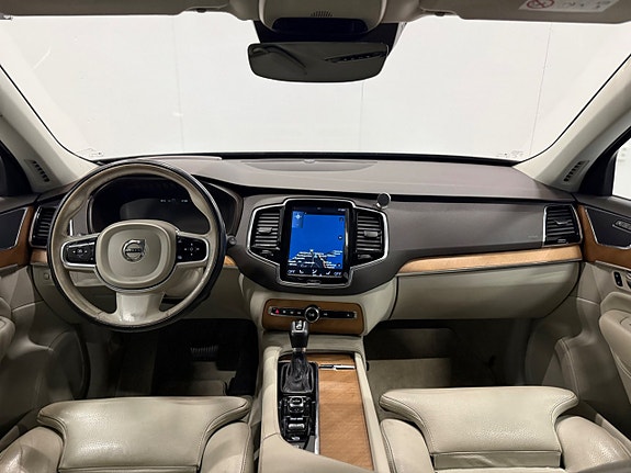 Volvo XC90 9 of 25