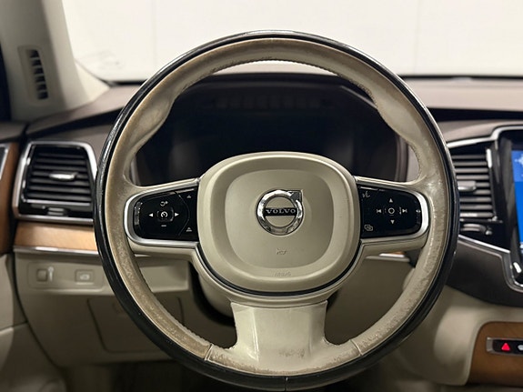 Volvo XC90 24 of 25