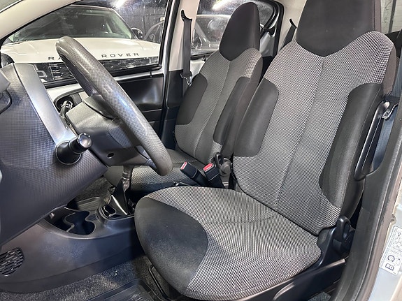 Toyota Aygo 11 of 16