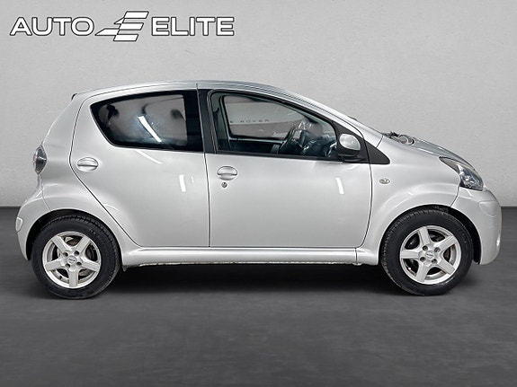 Toyota Aygo 7 of 16