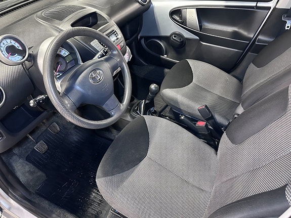 Toyota Aygo 10 of 16