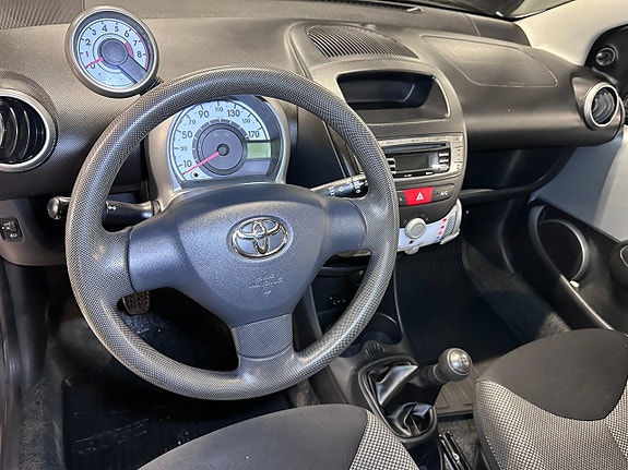 Toyota Aygo 12 of 16