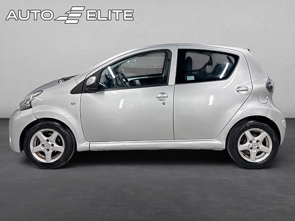 Toyota Aygo 2 of 5