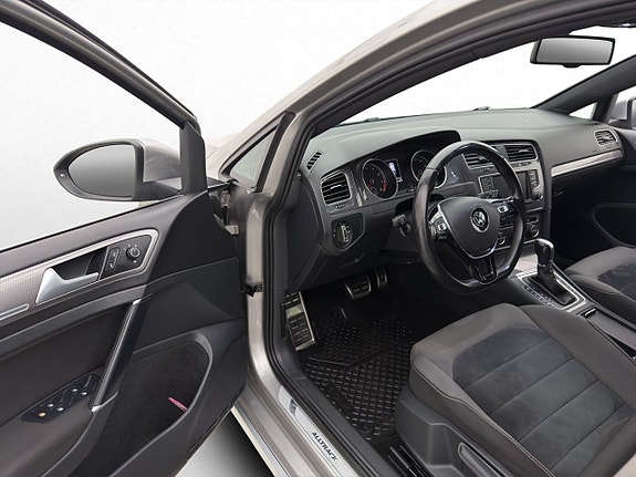 Volkswagen Golf Alltrack 11 of 30