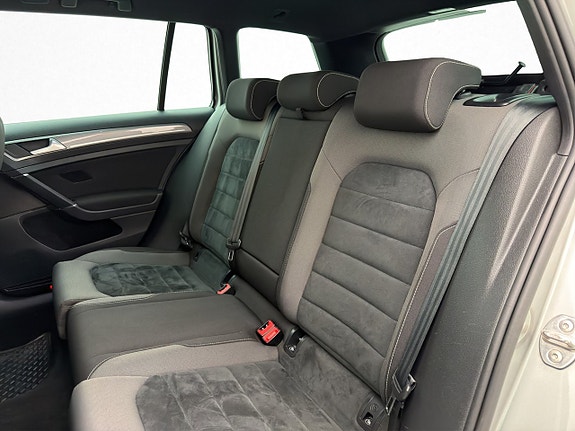 Volkswagen Golf Alltrack 26 of 30