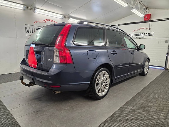Volvo V50 3 of 5