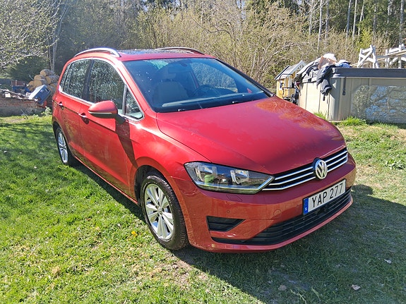 Volkswagen Golf Sportsvan 2 of 5