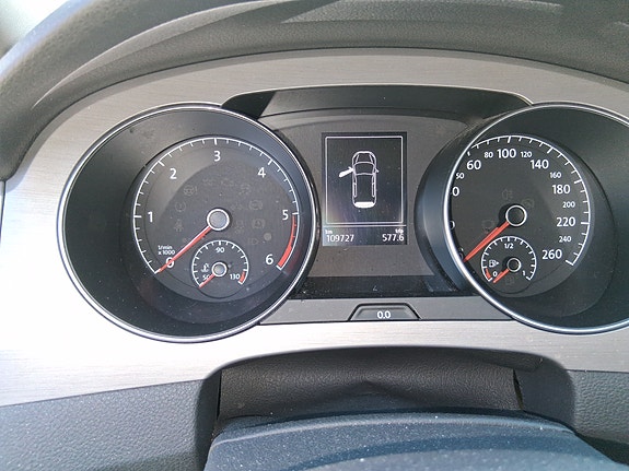 Volkswagen Golf Sportsvan 9 of 13