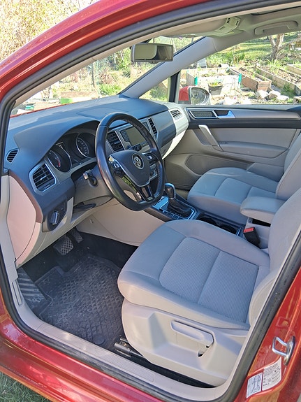 Volkswagen Golf Sportsvan 3 of 5