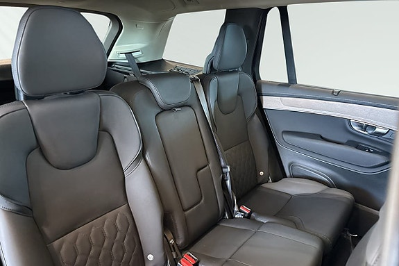 Volvo XC90 11 of 30
