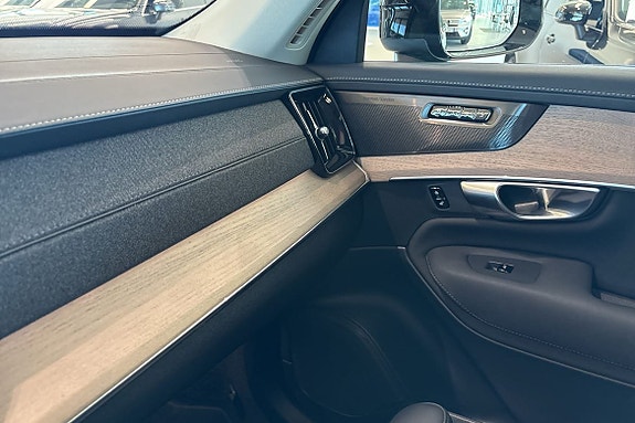 Volvo XC90 27 of 30