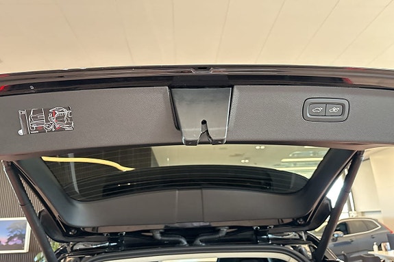 Volvo XC90 15 of 30