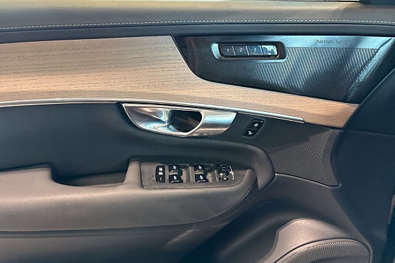 Volvo XC90 24 of 30