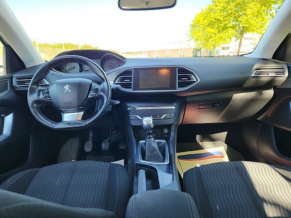 Peugeot 308 SW 3 of 6