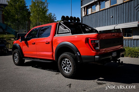 Ford F-150 2 of 5