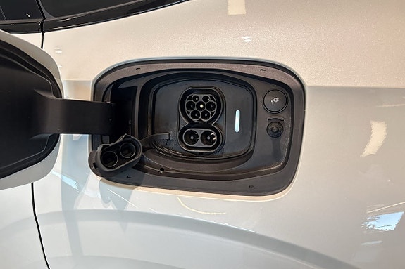 Volvo ES90 16 of 30