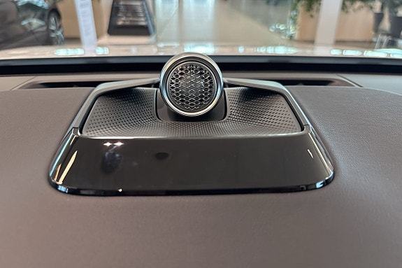 Volvo ES90 25 of 30