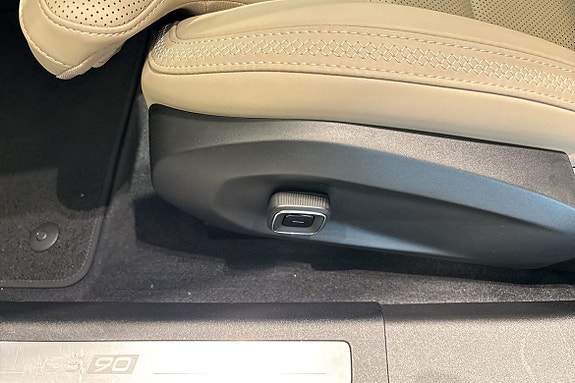 Volvo ES90 21 of 30