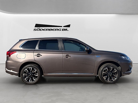 Mitsubishi Outlander 24 of 28