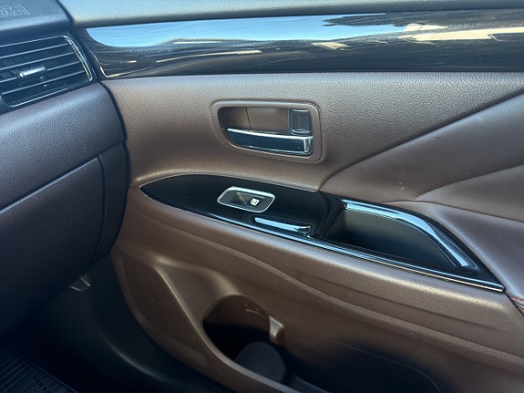 Mitsubishi Outlander 26 of 28