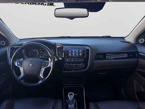Mitsubishi Outlander 12 of 28