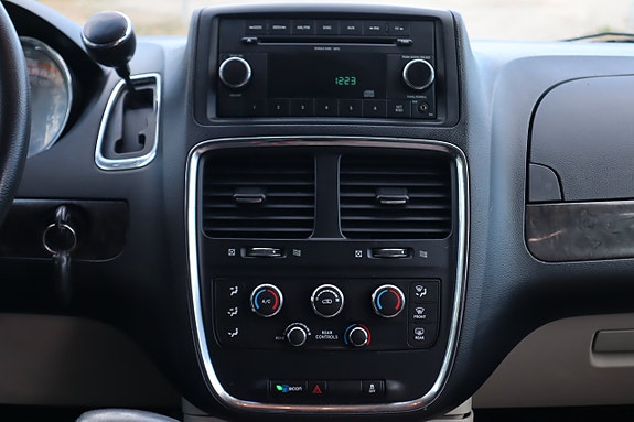 Dodge Grand Caravan 18 of 19