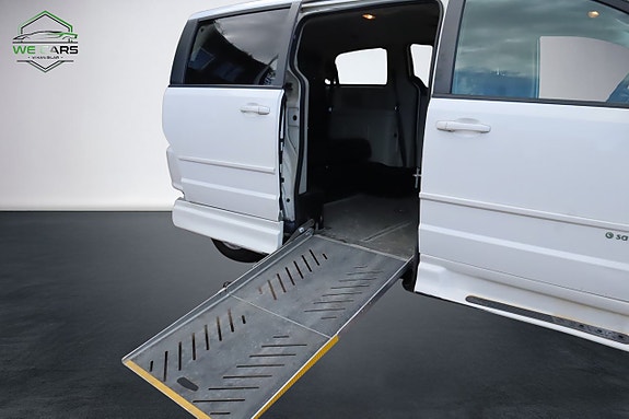 Dodge Grand Caravan 6 of 19