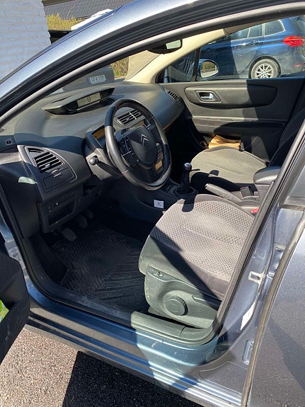 Citroen C4 2 of 4
