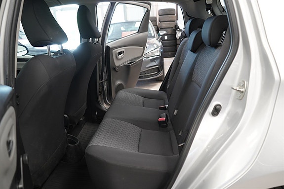 Toyota Yaris 10 of 21