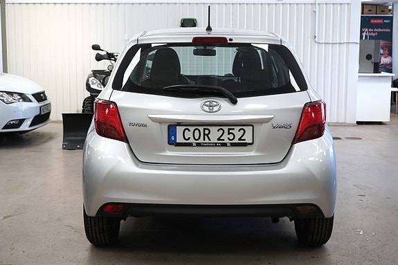 Toyota Yaris 4 of 21