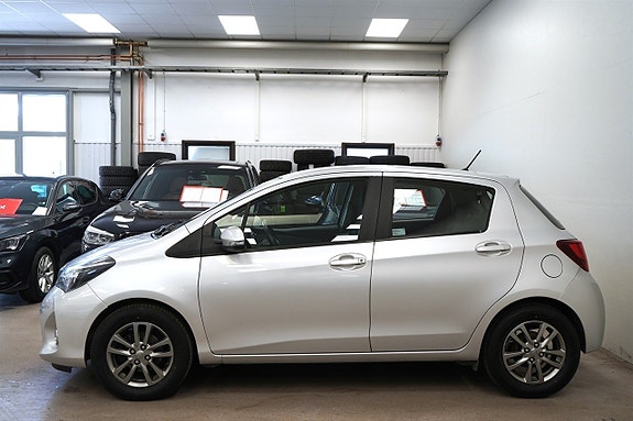 Toyota Yaris 2 of 21