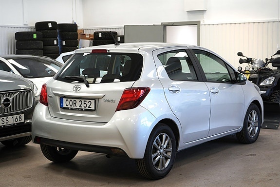 Toyota Yaris 5 of 21