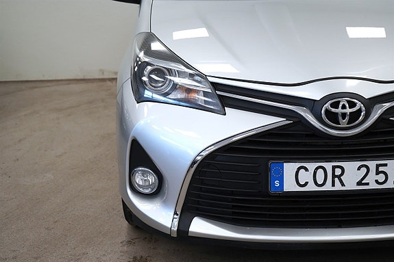 Toyota Yaris 8 of 21