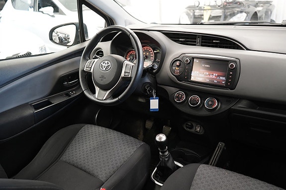 Toyota Yaris 12 of 21