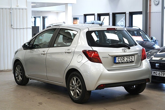 Toyota Yaris 3 of 21