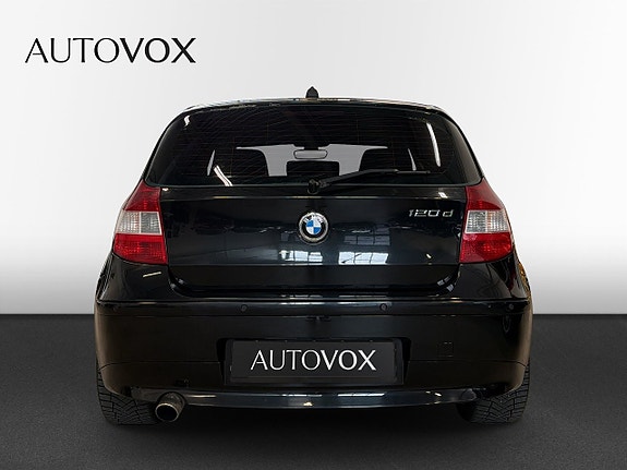 BMW 120d 4 of 5