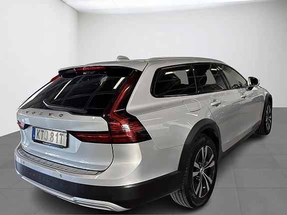 Volvo V90 Cross Country 4 of 5