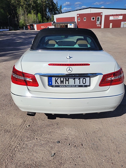 Mercedes-Benz E250 4 of 5