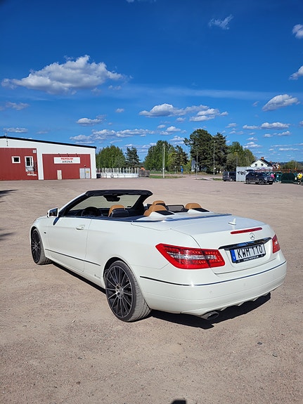 Mercedes-Benz E250 2 of 5