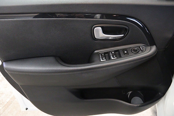 Kia Carens 11 of 14