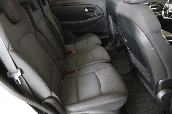 Kia Carens 13 of 14
