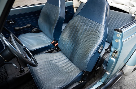 Volkswagen 1303 23 of 30