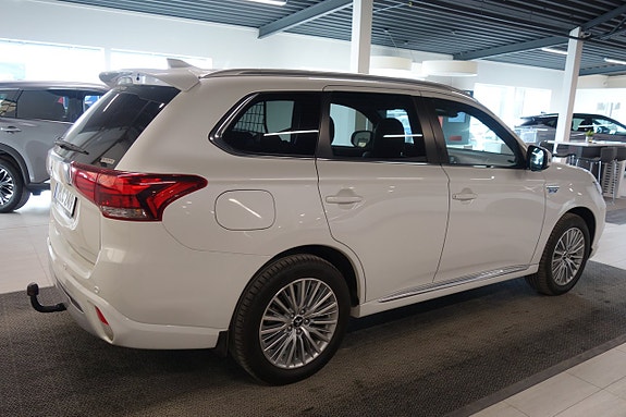 Mitsubishi Outlander 3 of 5