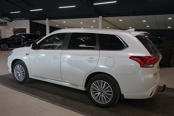 Mitsubishi Outlander 2 of 5