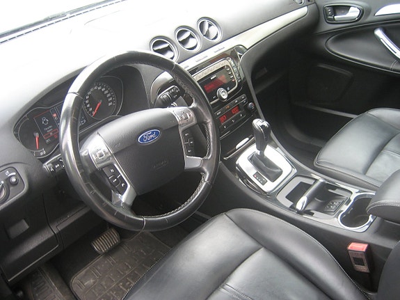 Ford S-MAX 8 of 30