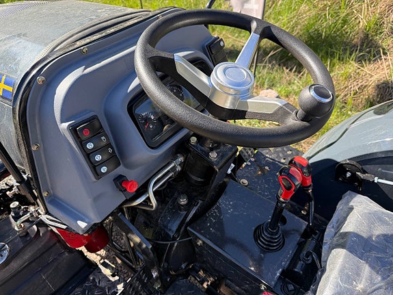 Kompakt traktor med 4WD 50 hk 7 of 8