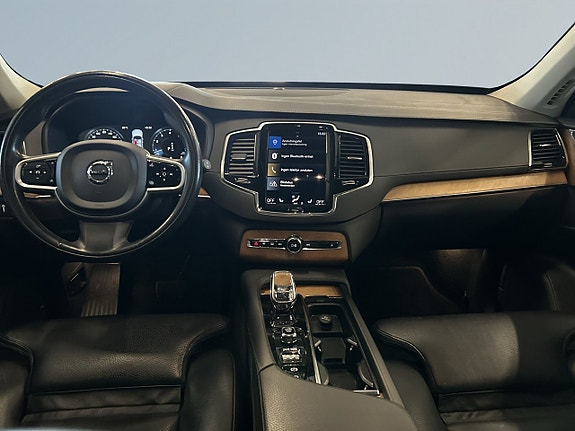 Volvo XC90 8 of 18