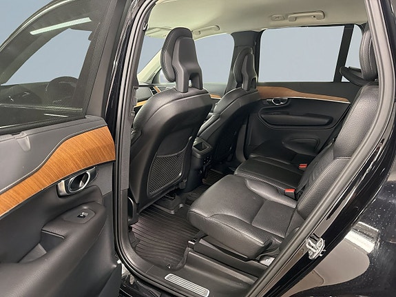 Volvo XC90 13 of 18